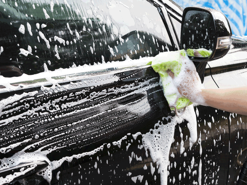 Esthétique auto: Quelles solutions pour nettoyer un véhicule sans abîmer la  surface de la carrosserie